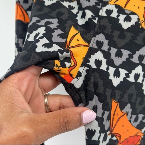 LuLaRoe Women’s Black Soft Stretchy Orange Bat Halloween Leggings Tall Curvy XL - Picture 5 of 12